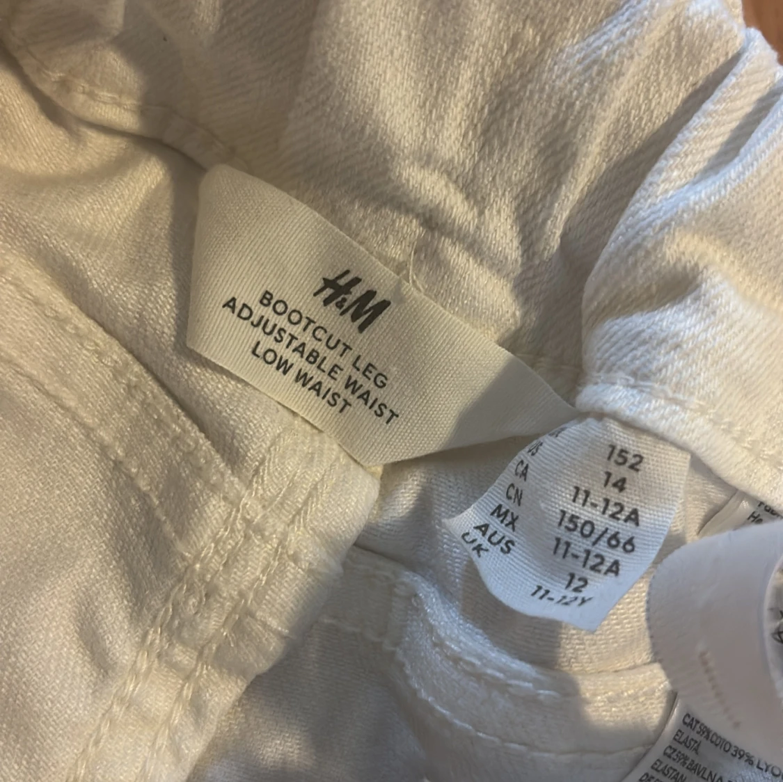 Vita bootcut-byxor från H&M - 3