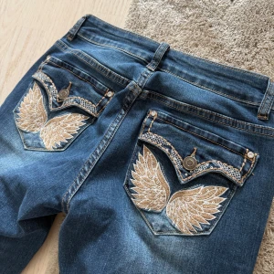 Y2k bootcut jeans - Supersnygga bootcutjeans med detaljer på fickorna! Från Madlady! Strl 34/regular!