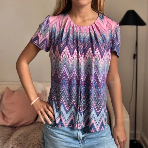 Topp!  - Så snygg topp i missoni liknande mönster