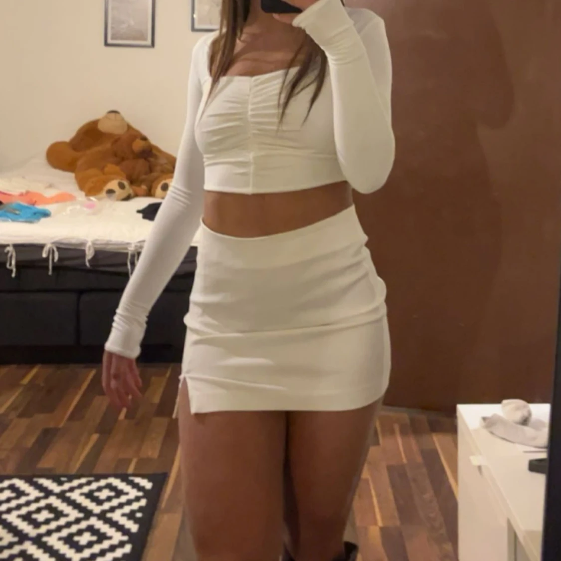 Vit kortkjol med slits