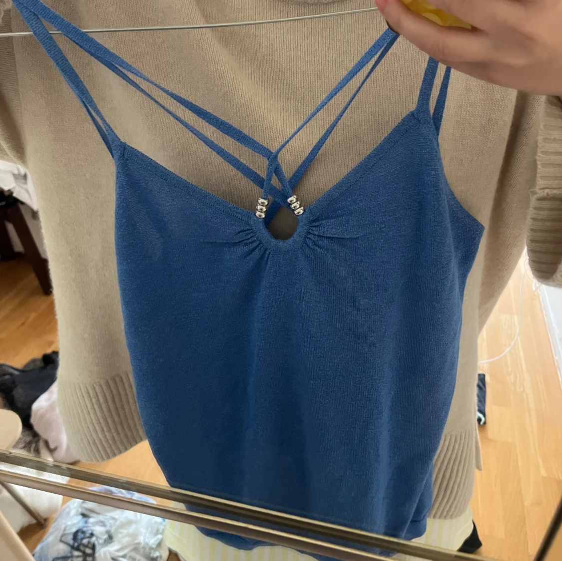 Blå topp med pärldetalj - 2