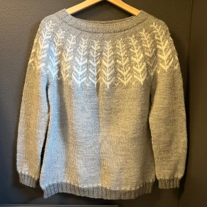 Ljusgrå stickad tröja  - Jätte mjuk stickad tröja, aldrig använd (endast testad) 