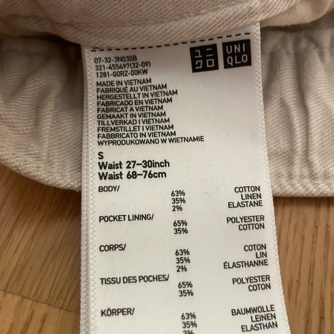 Beige linnebyxor från Uniqlo med dragsko