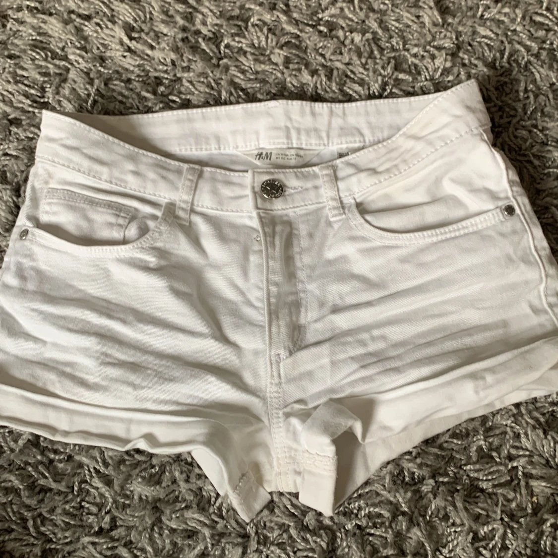 Vita jeansshorts från H&M
