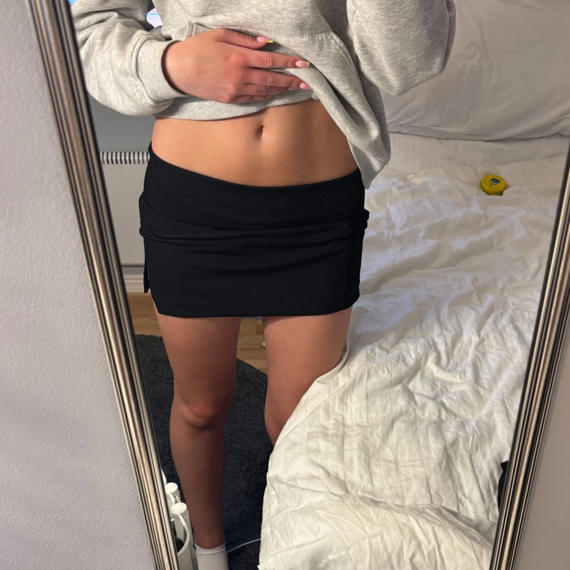 Svart ribbad minikjol