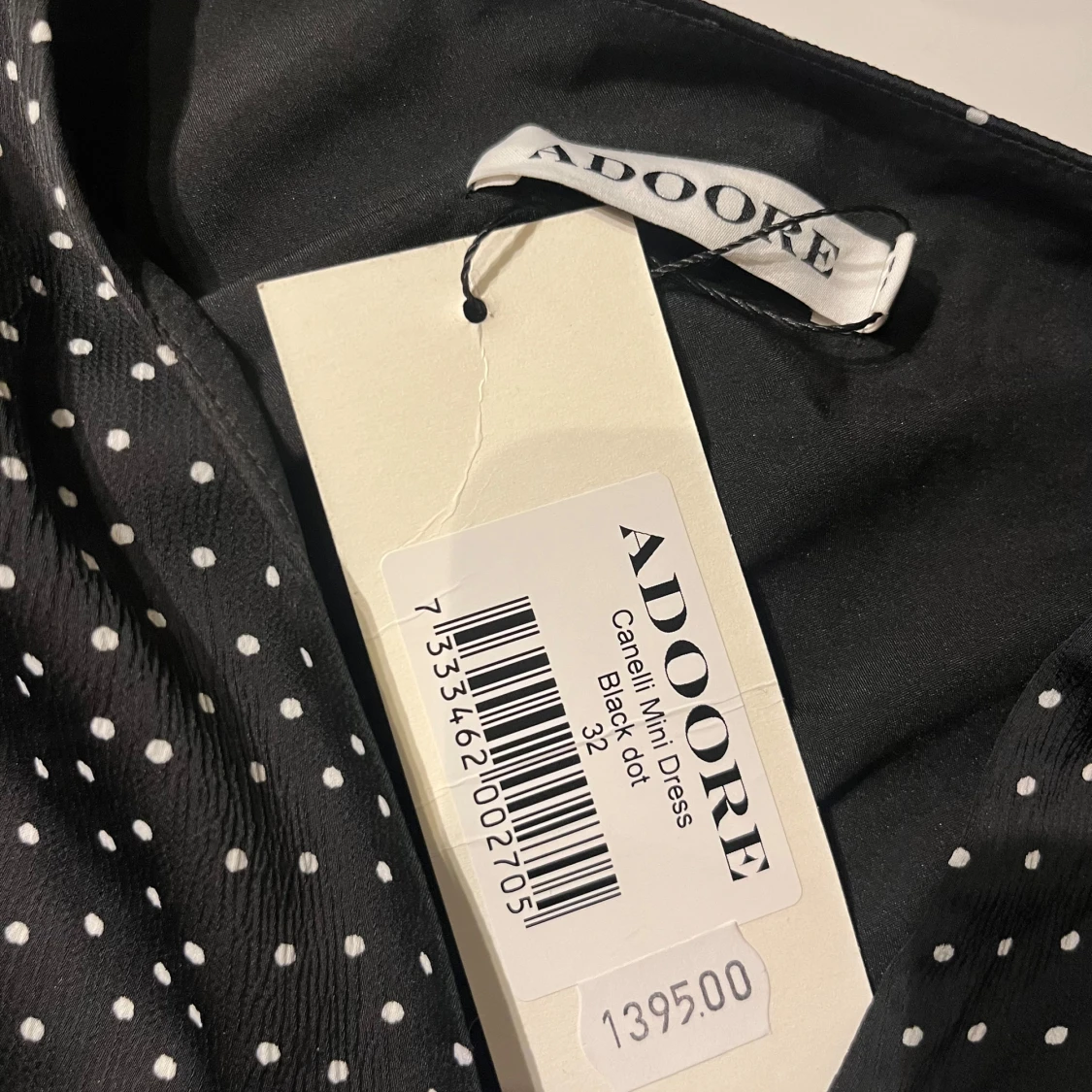 Svart prickig omlottklänning från Adoore - 1