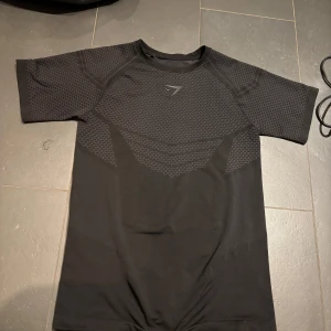 Onyx V2 Gymshark  - Jag säljer en Gymshark onyx v2 variationen. Storlek M. Använd extremt varsamt med tanke på sällsyntheten. Den går för runt 4000-5000kr på eBay. Jag köpte den för 2 år sen och har tyvärr inget kvitto. Hör av er vid frågor 🤘🏽