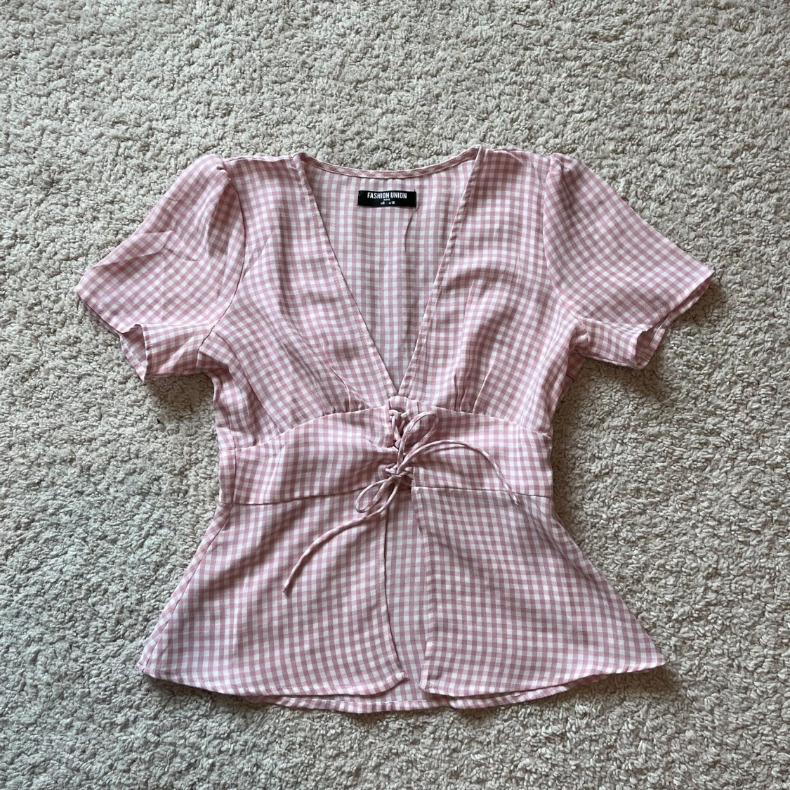 Rosa rutig blus med knytning