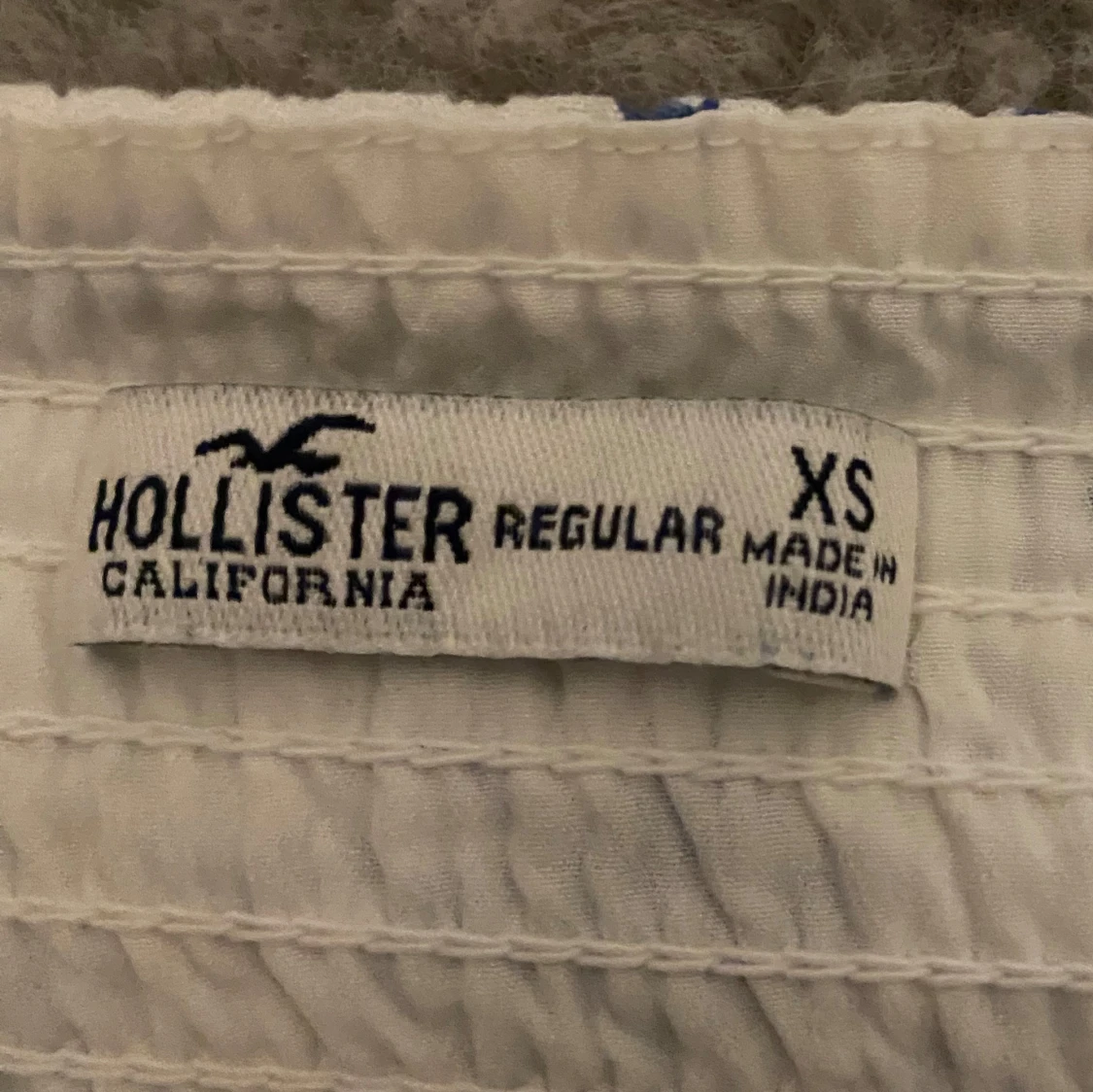 Vit blommig klänning från Hollister - 3