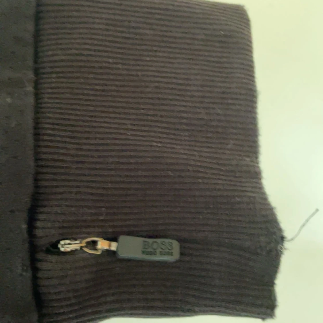 Svart Hugo Boss med blå logga - 2