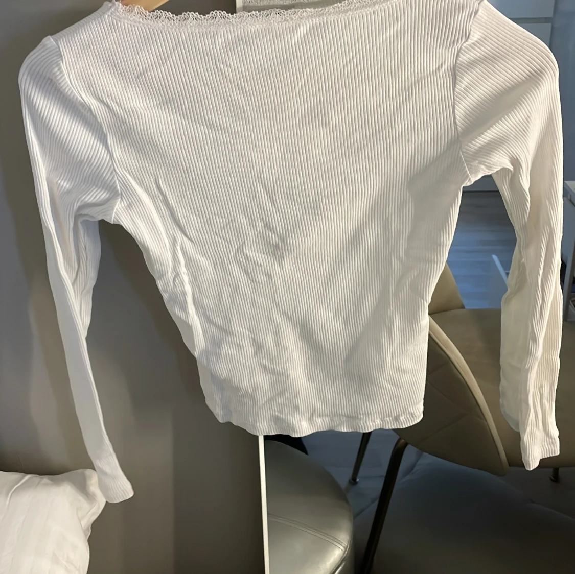 Vit ribbad långärmad topp från Kappahl - 1