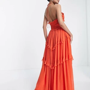 Maxi klänning🧡 - Super fin klänning från asos, slutsåld på deras hemsida. Aldrig använt, bara testat, nypris 900kr 💖