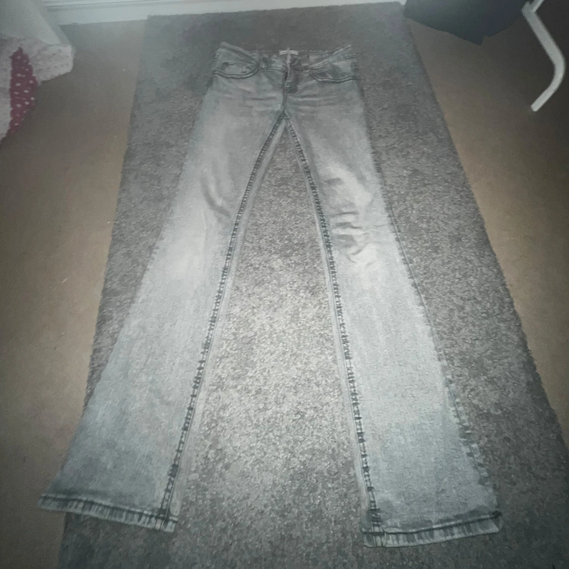 Grå bootcut jeans från ginna( Perfect Jeans)