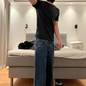 Polar big boys - Ett par polars som jag inte använder längre för att de inte är riktigt min stil. Jag har använt dom få gånger nypris runt 1200kr. Baggy passform jag är 175 . Det är ganska liten midja👍