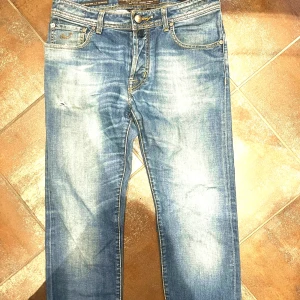 Jacob cohën Jeans - Tja säljer nu ett par feta Jacob cöhen Jeans riktigt sjysta och sitter jätte bra de är i nyskick och jag vill bara ha 999kr för dom och vid en snabb afär kan vi diskutera pris