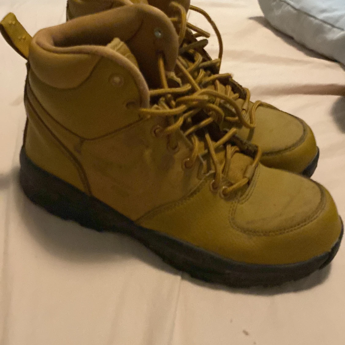 Gula boots från Nike med snörning - 1