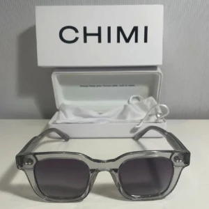 Chimi 04 grey - Chimi 04 färgen grå. Nästan helt nya. Perfekta till sommaren