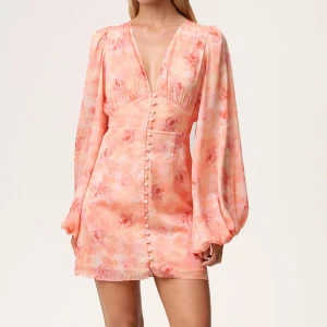 Söker denna klänning  - Söker klänningen i storlek 32!