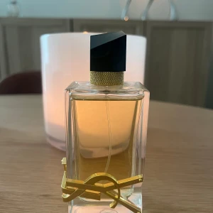 YSL Libre EDP  - YSL libre parfym 90ml som knappt använts. Säljer därav.