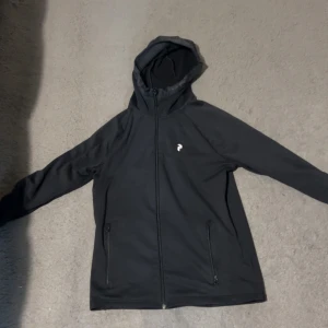 Peak performance kofta - Säljer denna fleece koftan/jackan bra skick ändå 
