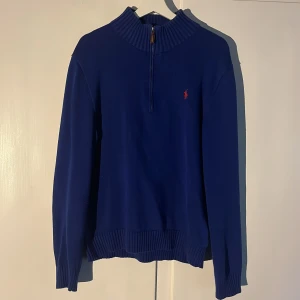 Ralph Lauren half zip - Ralph lauren half zip i storlek L, lite lite liten i storlek, inga skador eller defekter.