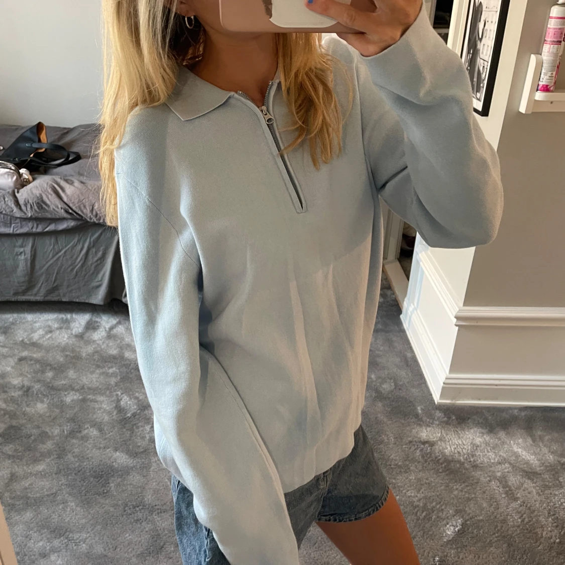 Ljusblå långärmad tröja med half zip  - 1