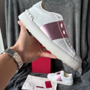 Valentino Open skor NYSKICK - Originalstorlek: 36,5, fråga om innermått vid osäkerhet om storlek | ingår: box, äkthetskort | fraktar spårbart eller möts upp i Täby📍