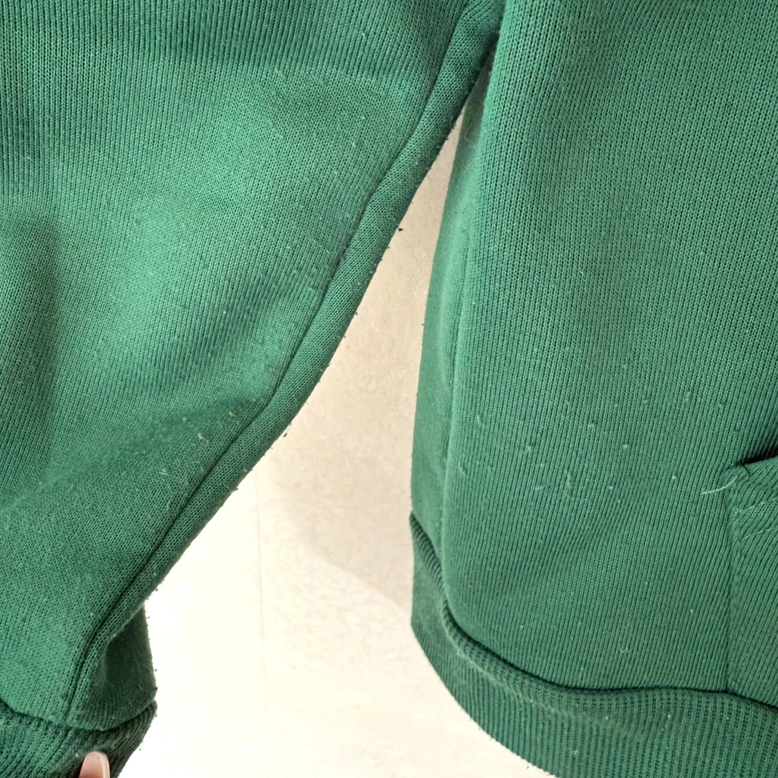 Grön hoodie med huva och ficka - 3