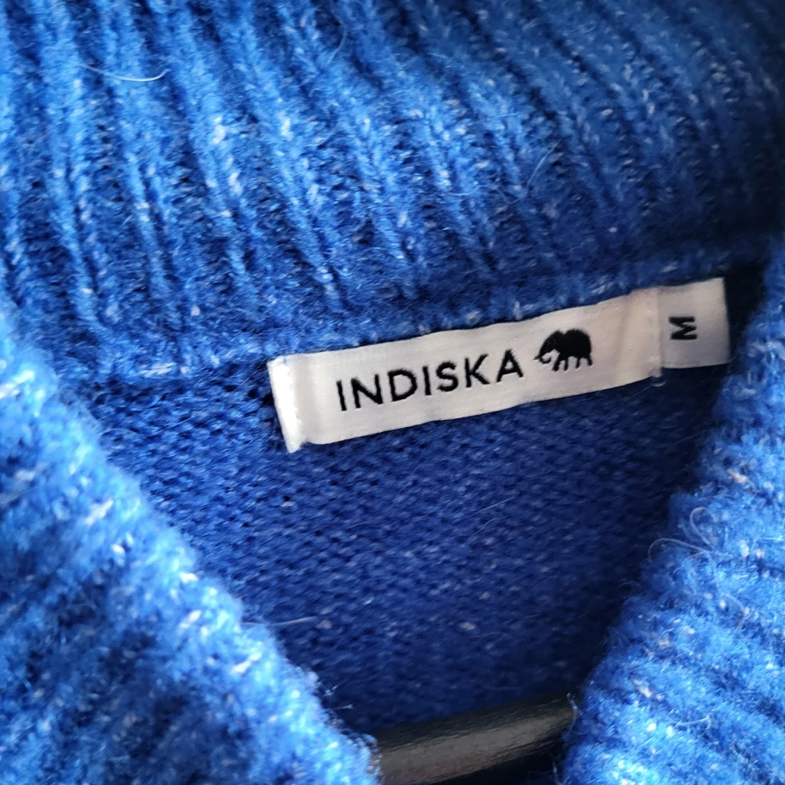 Blå stickad polotröja från Indiska - 3