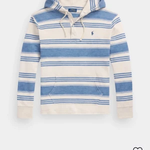 Sällsynt Ralph Lauren hoodie - Riktigt fet Ralph Lauren hoodie som jag fick i julklapp🤝Den är i storlek S och köptes för 2200 från Zalando✌️Helt slutsåld överallt och omöjlig att få tag på👊