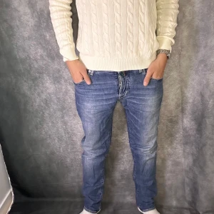 Jacob cohen limited edition jeans - Mycket fint skick | Size 34 mått midja 43 längd 106 | Sitter slim straight | Nypris runt 10000 eftersom det är en limited edition men vårt pris är1299 |