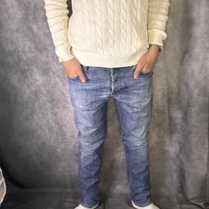 Jacob cohen jeans - Mycket fint skick | Size 33, midja 41 cm, längd 103 cm | modell 688  Sitter slim straight | Nypris 5000-7000 vårt pris 1099 | Medföljer en duk