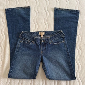 Lågmidjade jeans - Midja rakt över 40cm, innerbenslängd 89cm💕