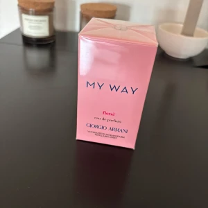 Giorgio Armani My Way Floral EdP - Oöppnad med plast kvar! Fräsch och feminin parfym från Giorgio Armani, My Way Floral Eau de Parfum 50ml. Jätte fin doft 🌹🌸🌻🌼🌷