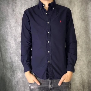 Ralph lauren skjorta - Mycket fint skick | Size S  | fraktar spårbart inom 24 timmar |  för att köpa klicka ” köp nu” | vid frågor skriv ett meddelande |