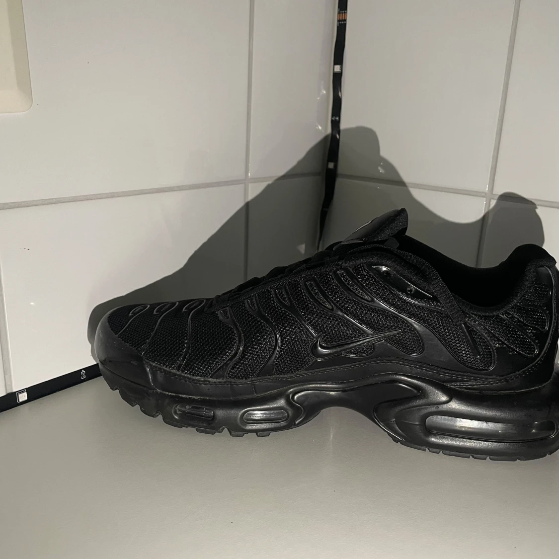 Nike Air Max Plus helsvarta sneakers