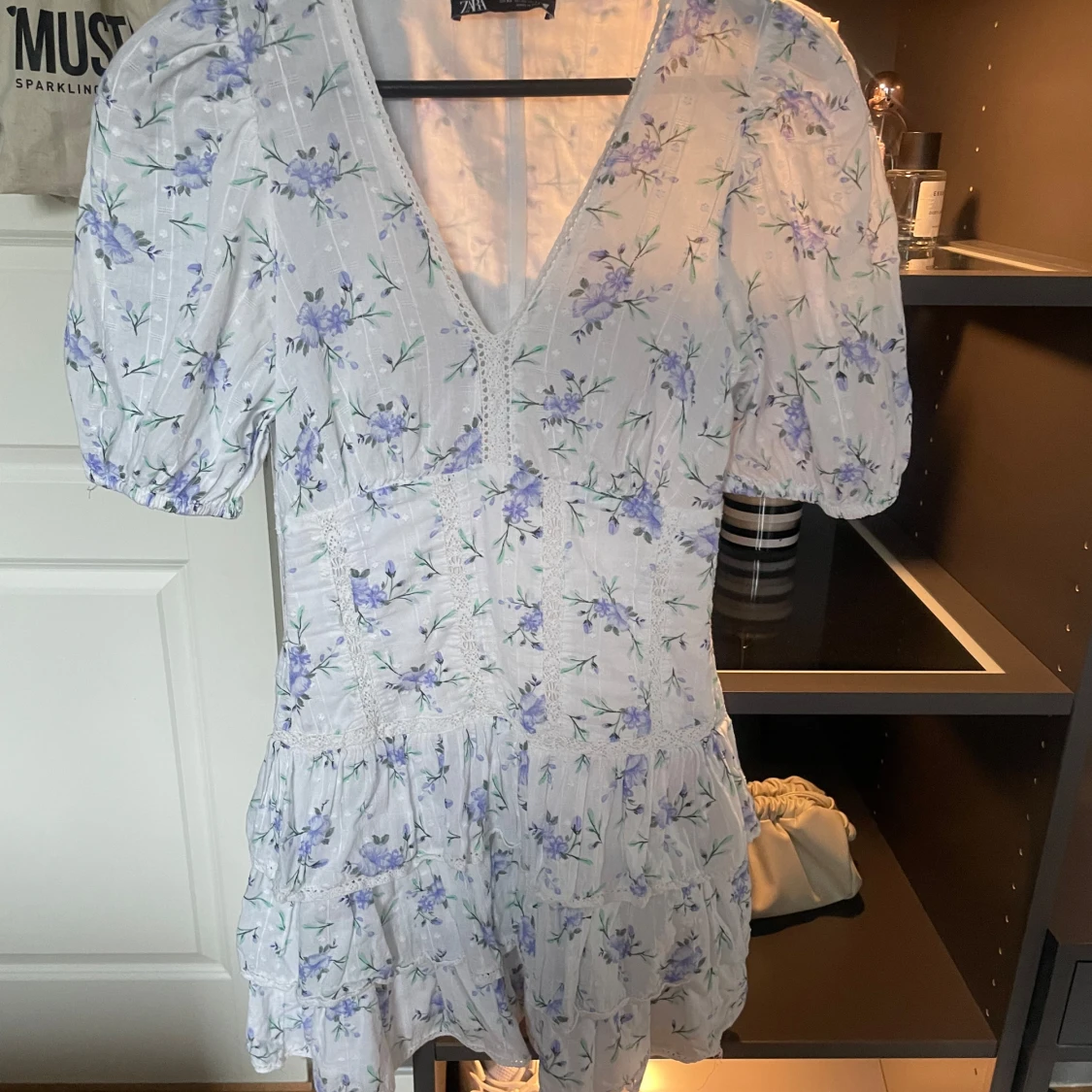 Blommig kortklänning från Zara