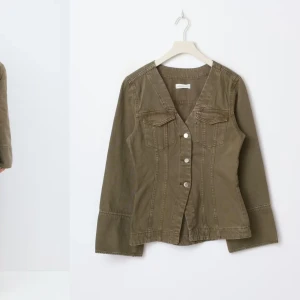 Jättepopulär figursydd jeansjacka från gina!!💕💕 - Helt slutsåld jacka! Superfin figursydd grön jeansjacka! Använd knappt 1 gång!!!💕