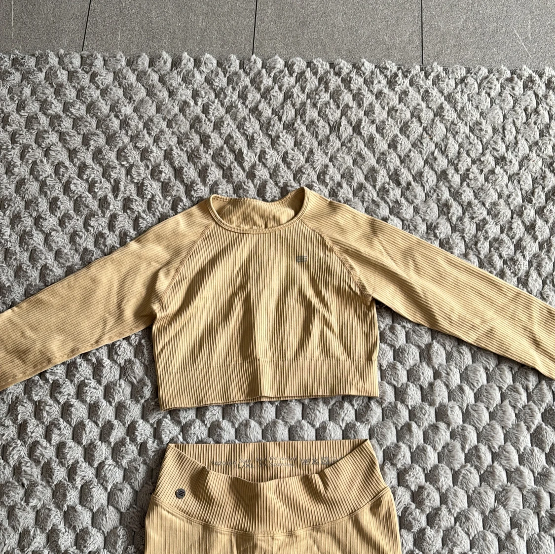 Beige ribbat sett  från Stronger - 1