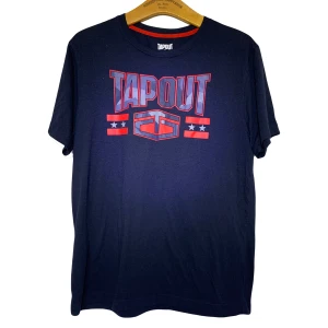 Tapout T-shirt  - Size m kom privat för fler bilder samt frågor!