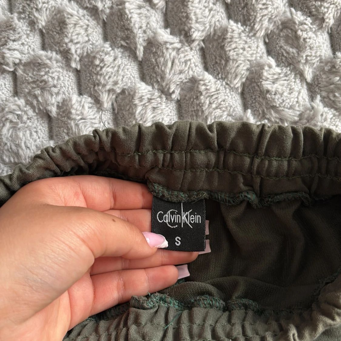 Olivgröna shorts Calvin Klein  - 2