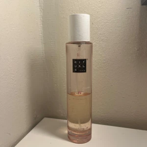 Rituals bodymist - En bodymist i doften körsbärsblomma som likar jättegott och fräscht! Nypris 269🌸 50ml