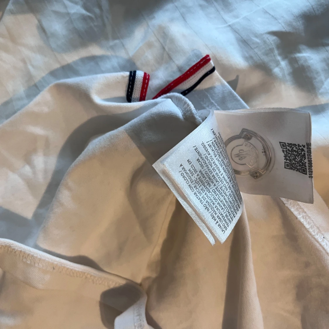 Vit kortärmad pikétröja från Moncler - 2