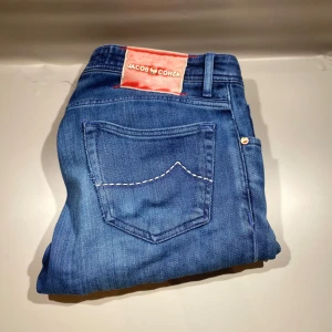 Jacob Cohen Jeans  - Hej! Säljer nu mina jeans från märket Jacob Cohen, storlek 30, använt skick, givetvis äkta. Tveka inte på att höra av dig om du har frågor eller funderingar kring jeansen!