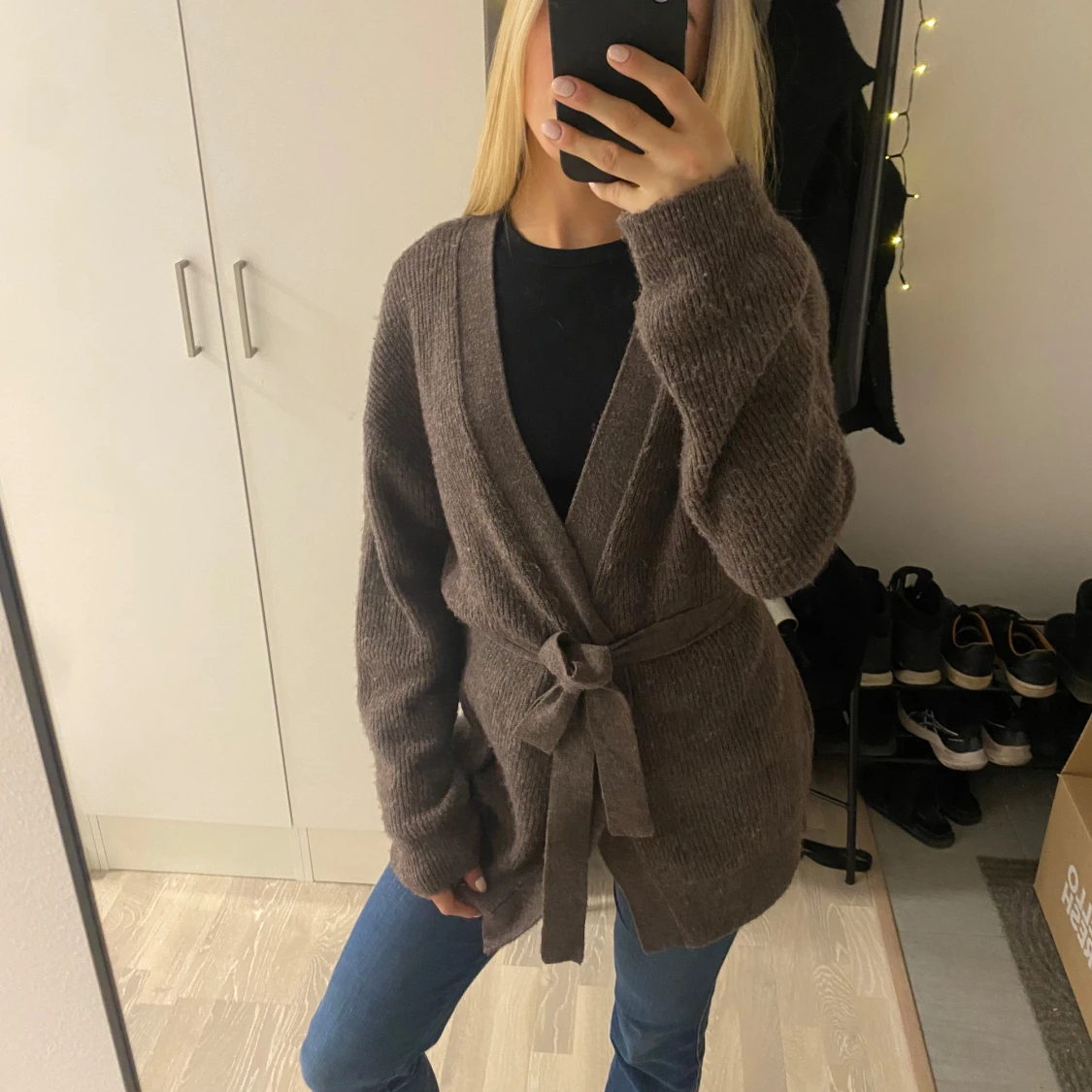 Brun stickad kofta med bälte - 1