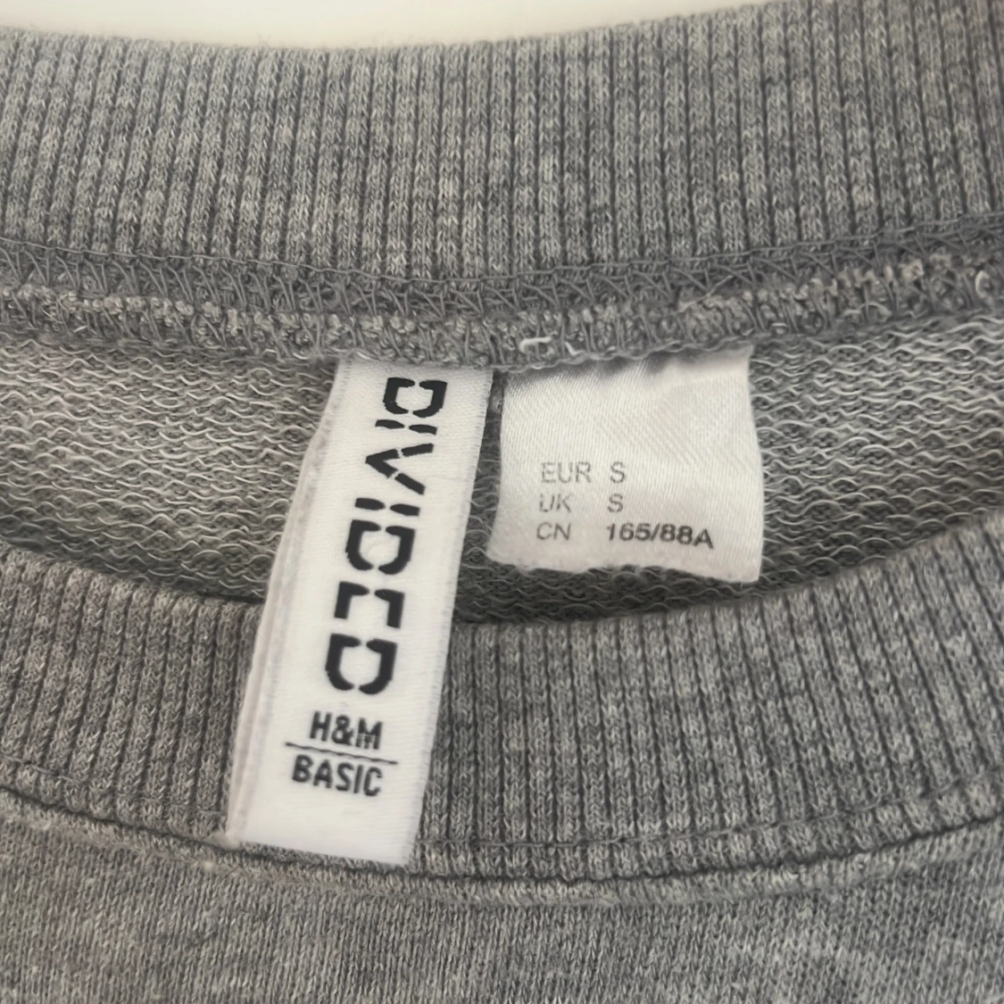 Grå sweatshirt från H&M Divided - 2