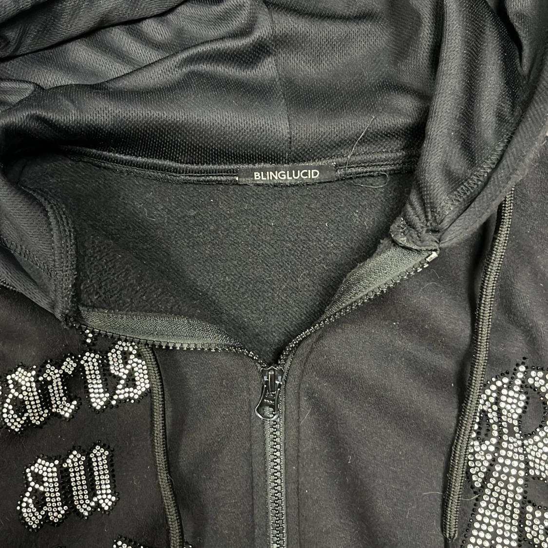 Svart rhinestone hoodie från Blinglucid - 1