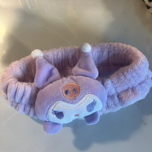 Lila hårband  - Perfekt när man ska sminka sig. 💕pris går att diskutera💕