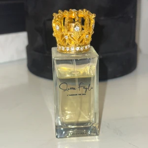 Queen Feyli L'Amour De Soi Parfym - Säljer den limetid edition parfymen Leo Juliane den är använd men finna mycket kvar av den