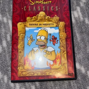 Simpsonit dvd - Simpsonit classics taivas ja helvetti dvd. Testattu toimivaksi. Ikäraja k7. Kielet- englanti, ranska, saksa, espanja, italia. Tekstitys- suomi, ruotsi, tanska, norja, ranska, saksa, espanja, italia, hollanti, portugali, turkki, islanti, englanti kuulovammaisille. Kissatalous MMM, lisätietoja saa kysymällä Mikäli hinta ei miellytä tarjoa rohkeasti Katsothan myös muut ilmoitukseni!!
